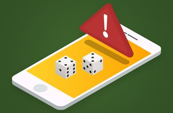 2018 előtt számos játékoldal volt blokkolva a kormányzati intézkedések következtében. 2016 tavaszáig, alig két év alatt 342 oldalt zártak le. 2016 végén banki tranzakciós blokkolás is életbe lépett, amely tiltja a hazai bankok számára, hogy átutalásokat végezzenek ezekre az oldalakra. Néhány magyar bank ma sem hajlandó külföldi szolgáltatóknak pénzt küldeni.